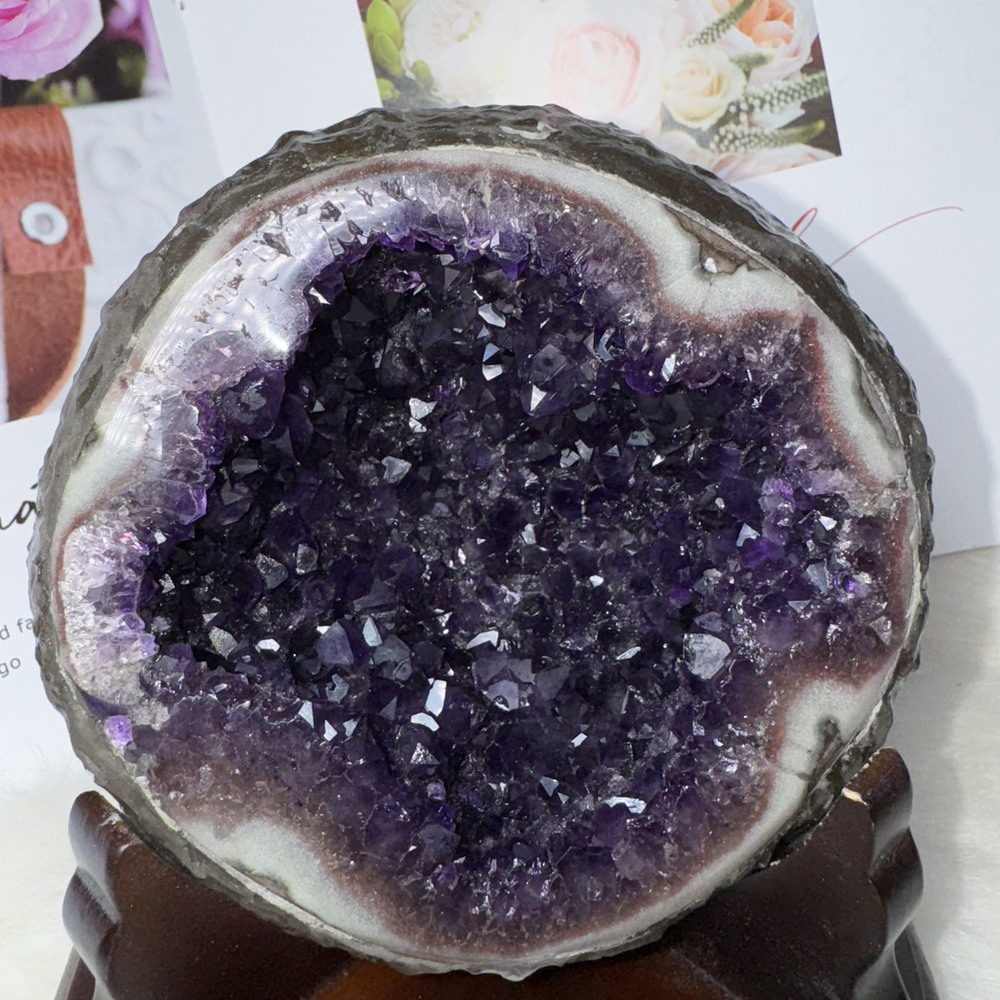 千奇國際精品】必買紅紋瑪瑙邊👍🏻頂級烏拉圭紫水晶洞61號ESPa+