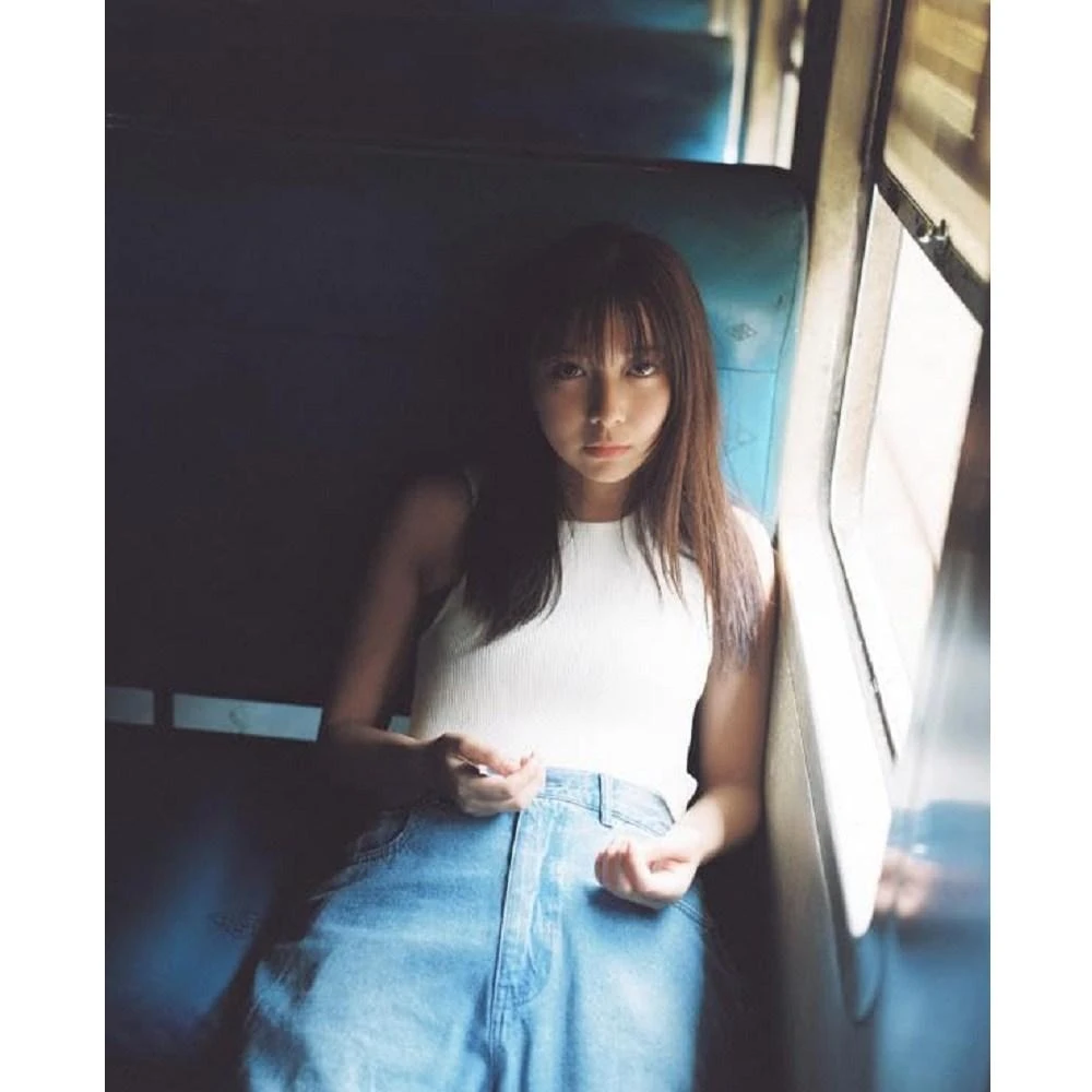 サイン本　上白石萌歌写真集 charm charm サイン本 上白石萌歌写真集 charm charm - メルカリ
