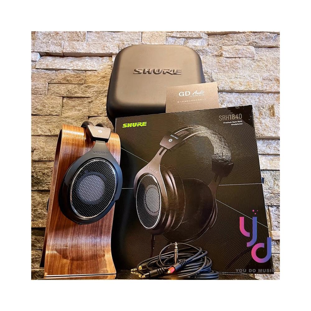 SHURE SRH 1840 SHURE SRH1840 開放式專業耳機,配備先進65mm鋁質振膜與開放式設計,帶來極致高解析音質及寬廣聲場。適合錄音室監聽、音樂製作及發燒友使用,Alcantara耳墊提供長時間舒適佩戴。SHURE品質保證,精準低失真,捕捉每一個音訊細節,讓音樂世界更立體,提升您的音訊體驗!