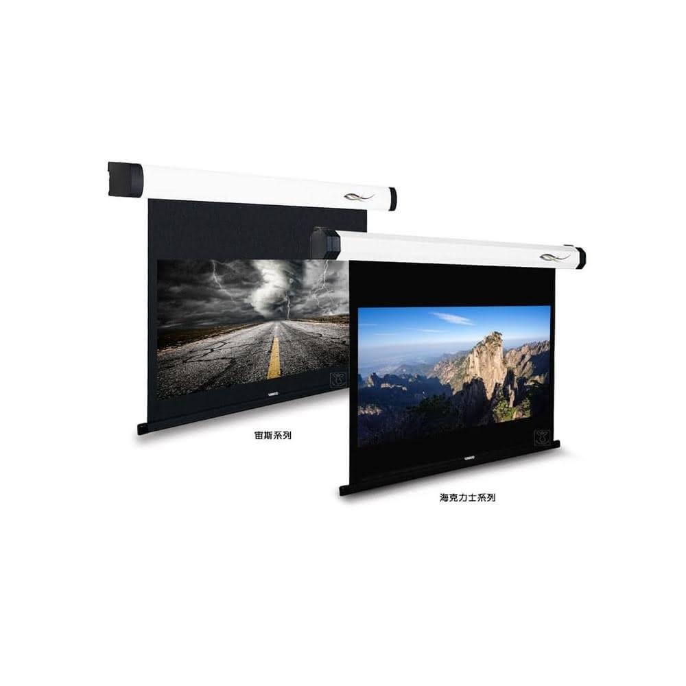 UNICO攸尼可 AH-180WD 電動式投影幕，尺寸達180吋，觀賞面積387.7×242.3 cm，布幕尺寸395.7×326.3 cm，提供寬廣視野與高畫質影像呈現。來自其他國家品牌的優質產品，享三年保固，適閤家用劇院或會議室使用，電動升降設計方便操作，提升您的觀影體驗。