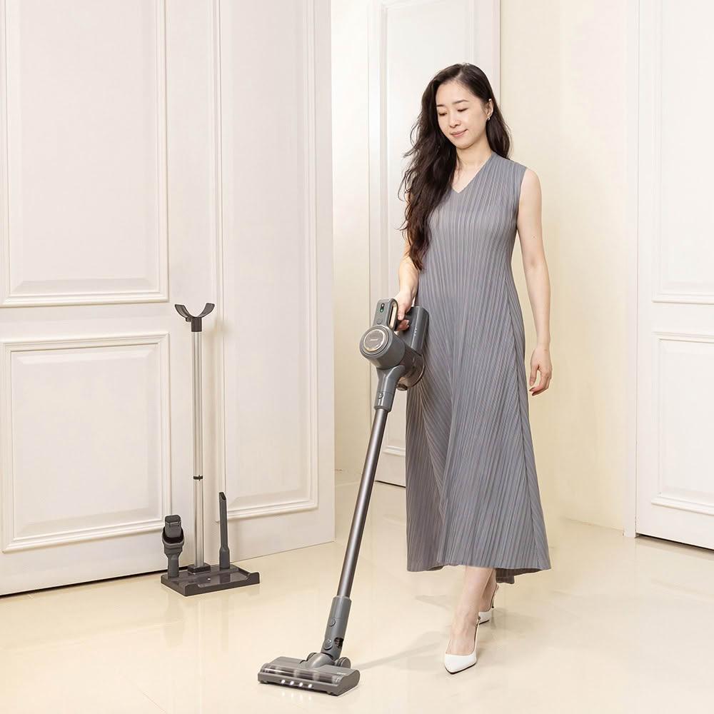  JWAY JY-SV17M 手持吸塵器，擁有18001Pa以上強大吸力，輕巧設計僅1-2kg，配備LED燈照亮清潔死角，適用各種家用清潔需求。功能多樣化，包含其他便利設計，享1年完整保固，高效除塵讓家居一塵不染，提升生活品質。 