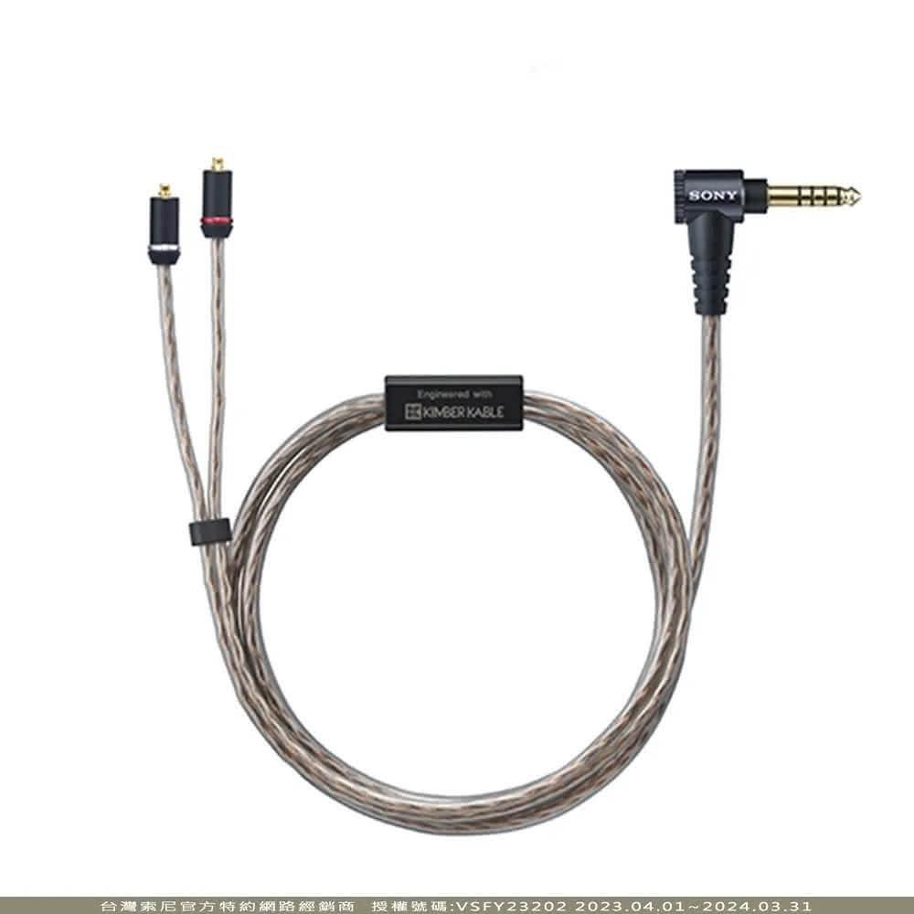 享受清晰、無瑕、高品質的音效！SONY 索尼 MUC-M12SB2 耳機線採用先進的8芯編織技術，提升音樂解析度與傳輸穩定性。搭配4.4mm 均衡接頭，提供更優異的音訊表現。1.2m 長度設計讓您自由移動，非磁性鍍金插頭確保連線穩定，無氧銅導體有效降低聲音失真，帶來純淨聽覺體驗。