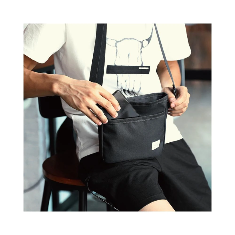 2L 斜背包 手機包 單肩包 斜背包 日用包 男包