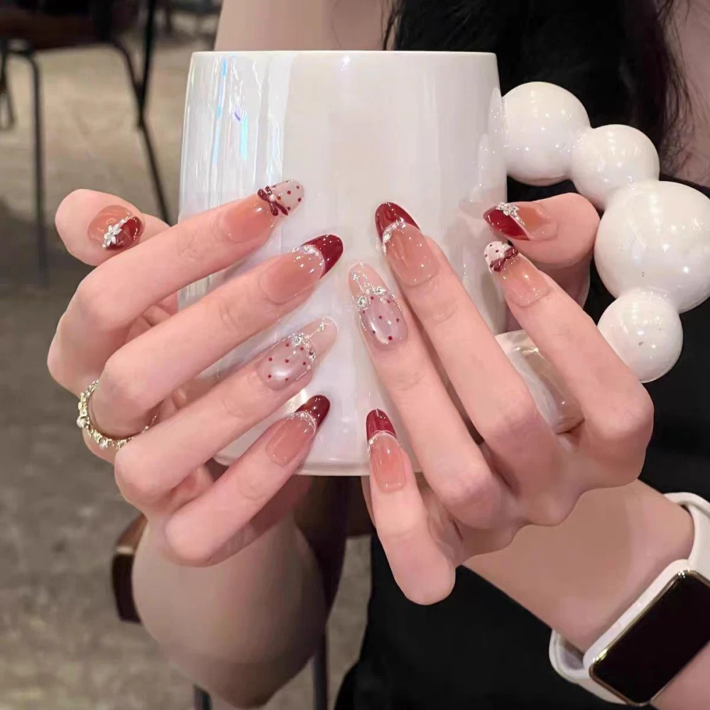 手工穿戴甲法式新年紅爆閃碎鑽高級感美甲中長梯顯白戰甲貼片指甲貼穿戴甲新年款復古紅天鵝波點法式貓眼蝴蝶結爆閃顯白手工美甲