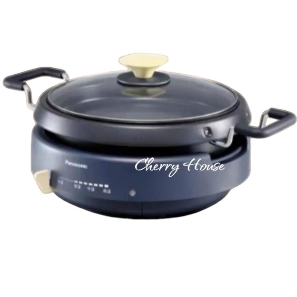 Panasonic國際牌NF-MF701萬用鍋，專為2人份設計，黑色系時尚外觀，尺寸寬44.8 x 高20.1 x 深34.2 cm，輕巧僅3.2 kg。採用不粘塗層合金內鍋，易清潔不沾鍋；110V/60Hz電壓，1200-1400W高效功率，快速煮食多功能料理。中國製造，附隔熱手套配件，BSMI許可字號R31417，享1年保固。適合小家庭或單身使用，完美解決日常煮飯需求，提升廚房效率。