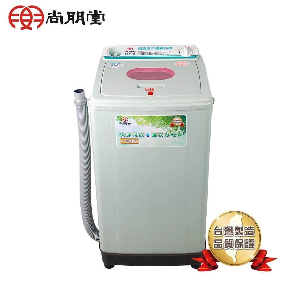  尚朋堂 SPT-3100S 型乾衣機，綠色系設計，臺灣製造，乾衣容量達6公斤，適閤家庭使用。尺寸約80×45×44cm，高寬深輕巧，重量僅20kg，便於擺放。電壓110V/60Hz，消耗功率215W，低耗電節能環保。配備門開自動停止安全裝置，保障使用安全。提供1年保固，無含安裝服務，品質可靠，快速烘乾衣物，維持衣物如新。 